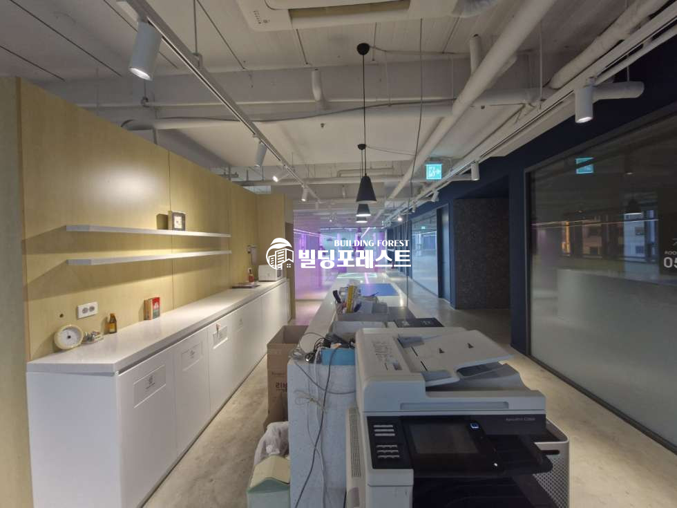 서울 강남구 역삼동 테헤란로 이면에 위치한 룸6 + 홀+탕비실 완비된 대형 사무실 임대 월세 매물번호 14628 사진 8