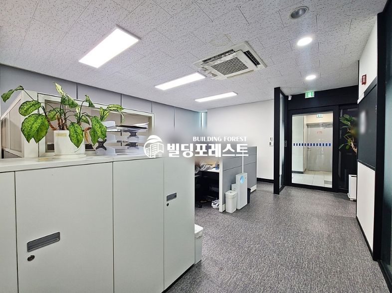 서울 강남구 논현동 학동역 대로변에 위치한 인테리어 완비된 사무실 임대 룸6 + 홀 월세 매물번호 14700 사진 5
