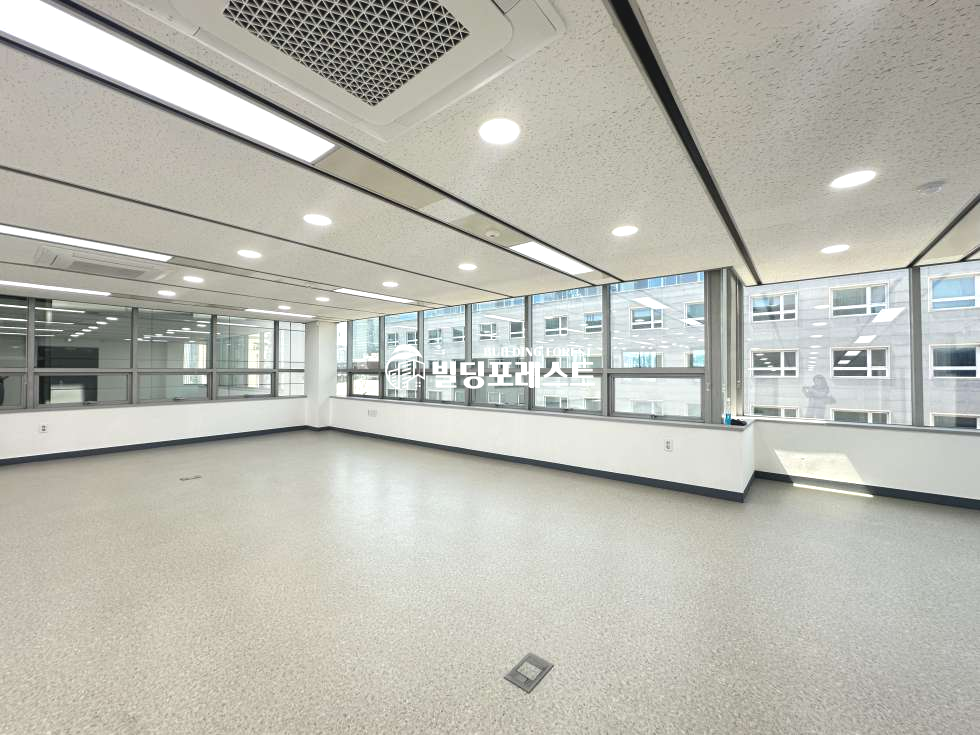 서울 강남구 대치동 삼성역 인근 대로변 이면 관리 잘 된 깔끔한 오피스 빌딩 (전용51평) 월세 매물번호 16670 사진 1
