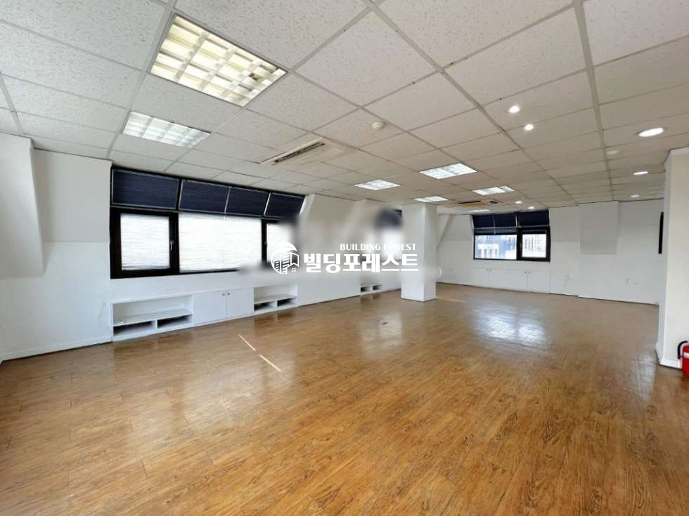 서울 강남구 역삼동 역삼역 탑층 인테리어, 테라스 有 중형사무실 (전용26평) 월세 매물번호 17019 사진 4