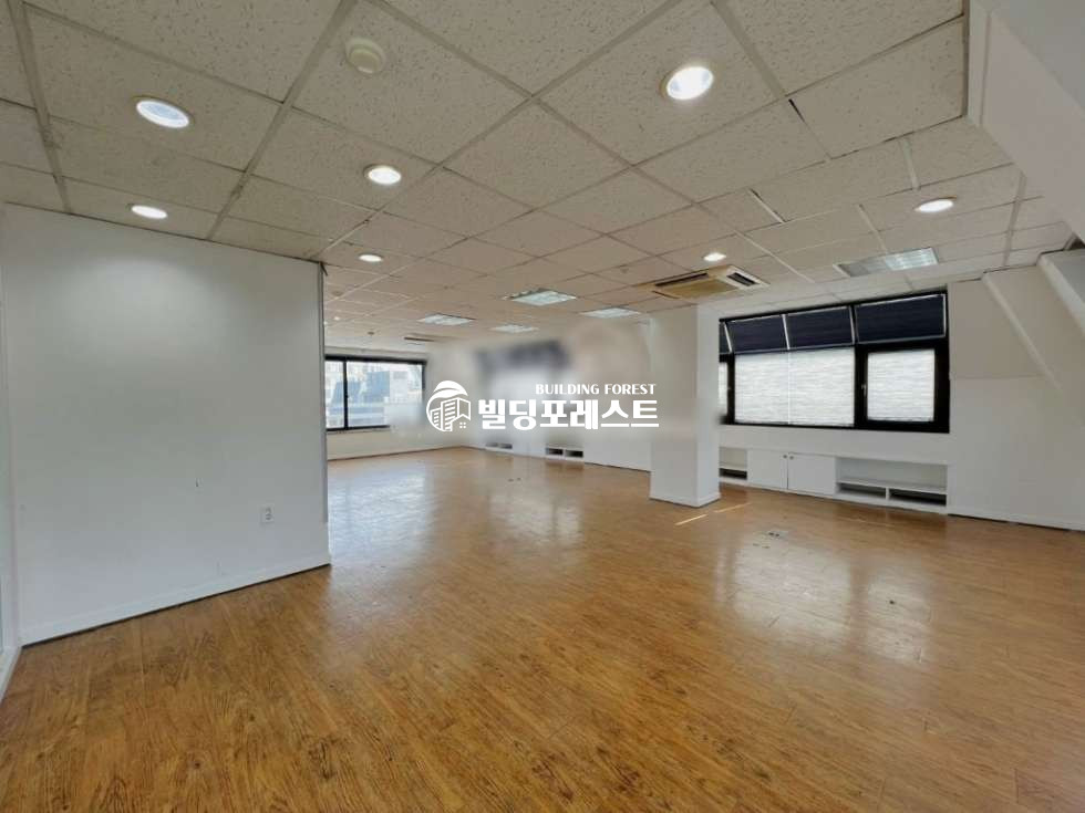 서울 강남구 역삼동 역삼역 탑층 인테리어, 테라스 有 중형사무실 (전용26평) 월세 매물번호 17019 사진 7