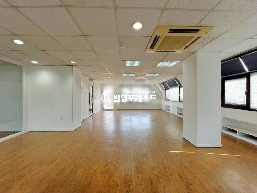 서울 강남구 역삼동 역삼역 탑층 인테리어, 테라스 有 중형사무실 (전용26평) 월세 매물번호 17019 사진 8