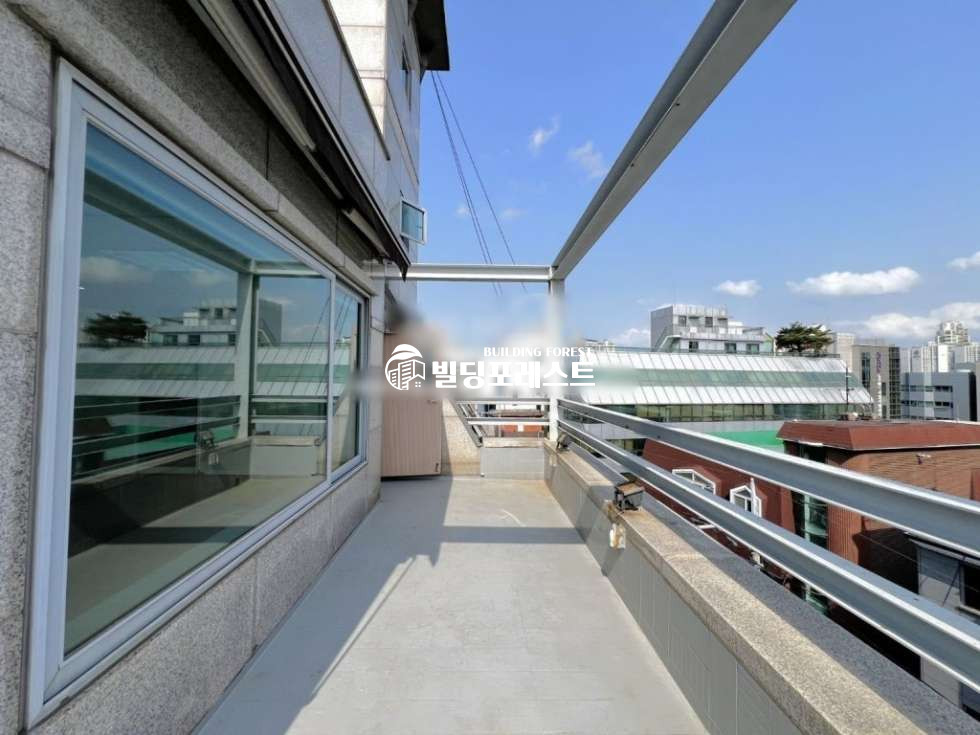 서울 강남구 역삼동 역삼역 탑층 인테리어, 테라스 有 중형사무실 (전용26평) 월세 매물번호 17019 사진 9