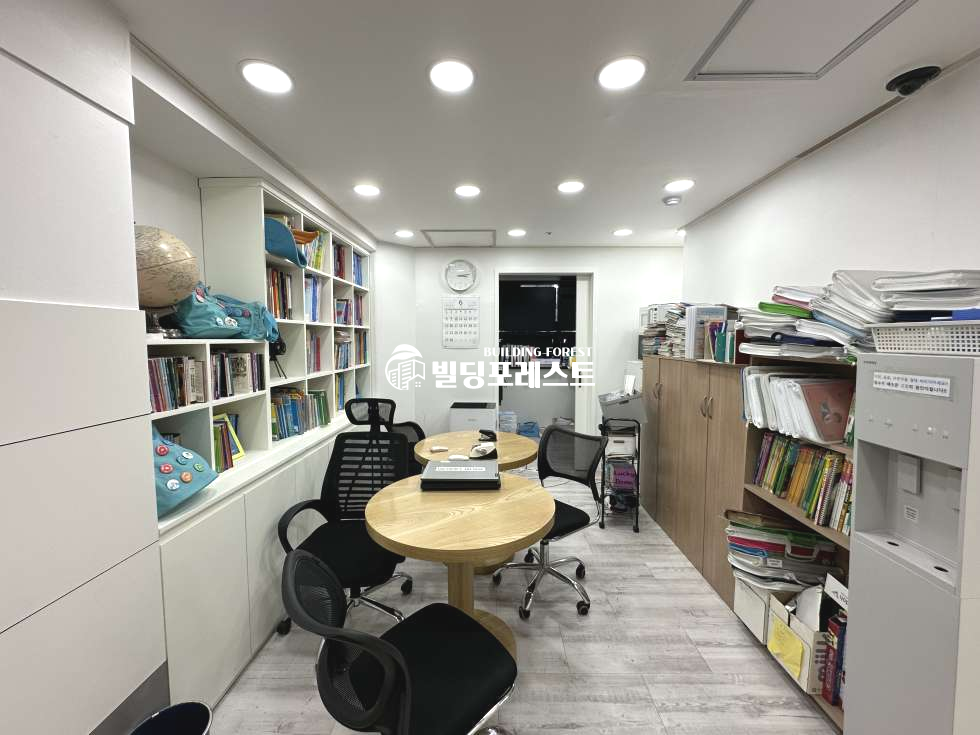 서울 강남구 대치동 금액인하!!! 대치사거리 학원가 깔끔한 내/외관 사무실/학원 (전용50평) 월세 매물번호 16219 사진 2