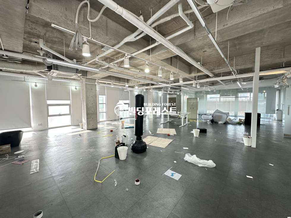 서울 강남구 역삼동 역삼동 대형사무실 임대 조건 협의 가능 깔끔한 인테리어 널널한 주차 월세 매물번호 18926 사진 1