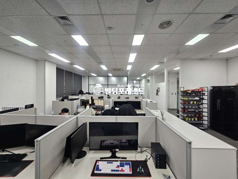 서울 강남구 역삼동 역삼역 초역세권 사무실 임대 테헤란로 대로변 깔끔한 인테리어! 전망 굿 월세 매물번호 18663 사진 3