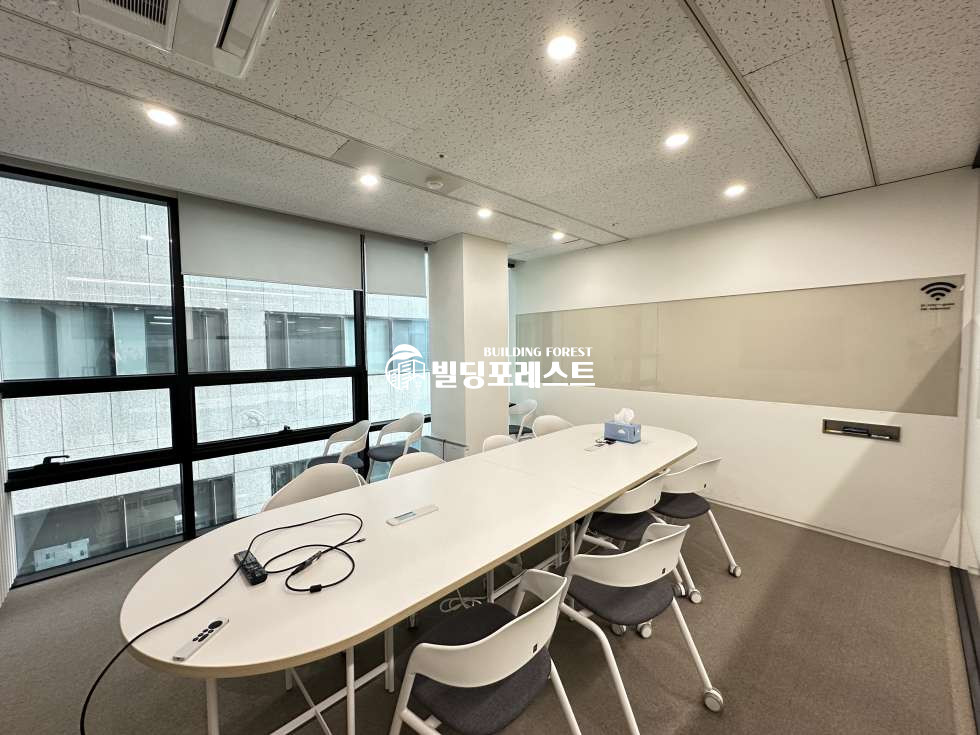 서울 강남구 대치동 선릉역 포스코사거리 인근 화이트톤 인테리어 완비 대형사무실 전용125평 월세 매물번호 18189 사진 12