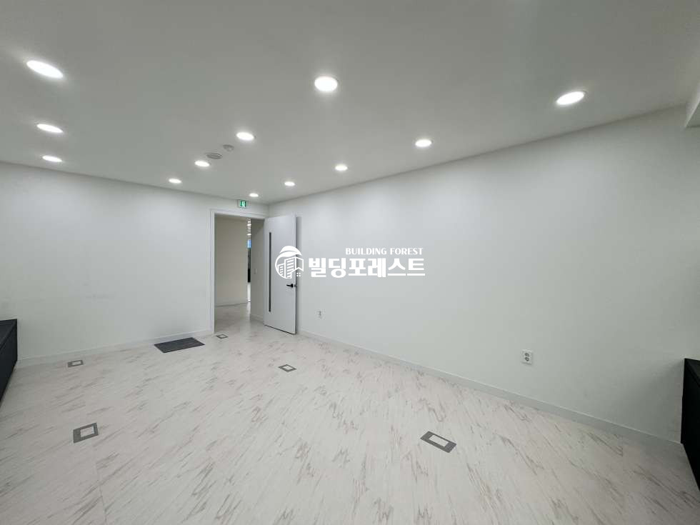 서울 강남구 역삼동 역삼동 사무실 임대 언주역 대로변 대형사무실 (실110평) 월세 매물번호 17525 사진 9