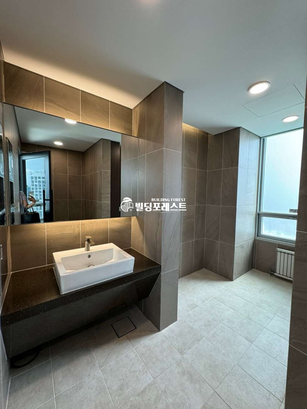 서울 강남구 논현동 도산공원사거리 대로변 랜드마크 논현동 대형 사무실 임대(전용112평) 월세 매물번호 11913 사진 4
