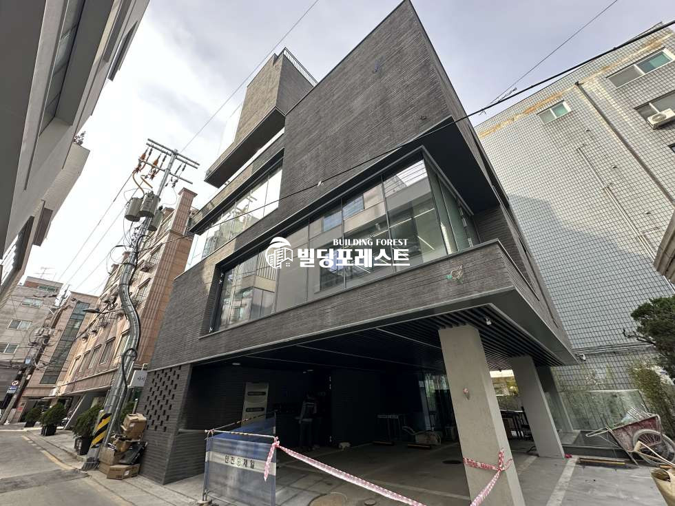 서울 강남구 신사동 신사동 사옥 임대 압구정역 인근 신축 첫 입주! 세련된 외관! 자주식 4대! 월세 매물번호 19016 사진 2