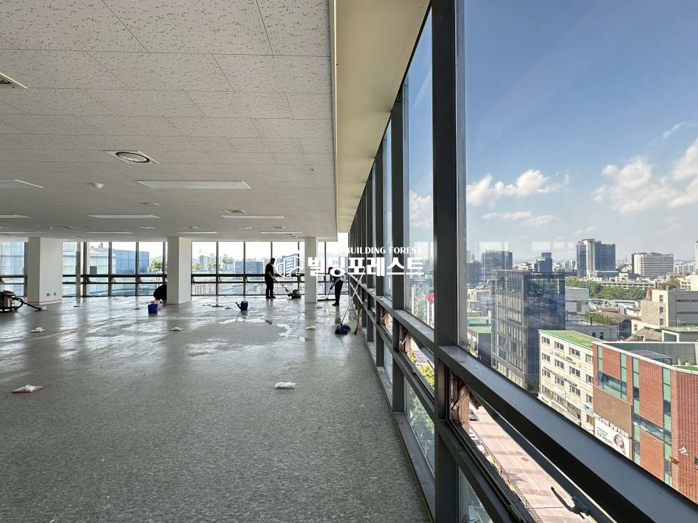 서울 강남구 논현동 논현동 사무실 임대 강남구청역 초역세권 대로변뷰 최고 사무실 월세 매물번호 20003 사진 1