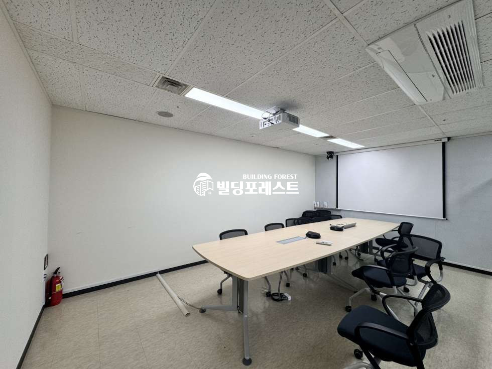 서울 강남구 역삼동 강남역/양재역 더블역세권/강남대로변 대형빌딩 7F! 룸5+업무홀+탕비有 역삼동 사무실 (전용 70평)! 월세 매물번호 11930 사진 6
