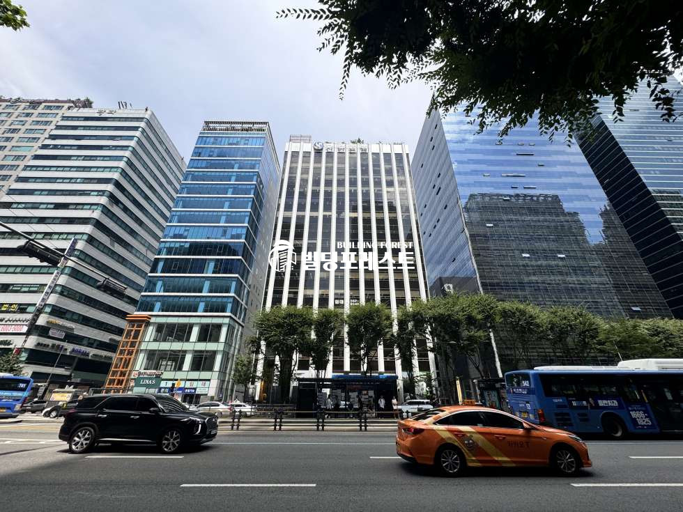 서울 강남구 역삼동 강남역/양재역 더블역세권/강남대로변 대형빌딩 7F! 룸5+업무홀+탕비有 역삼동 사무실 (전용 70평)! 월세 매물번호 11930 사진 8