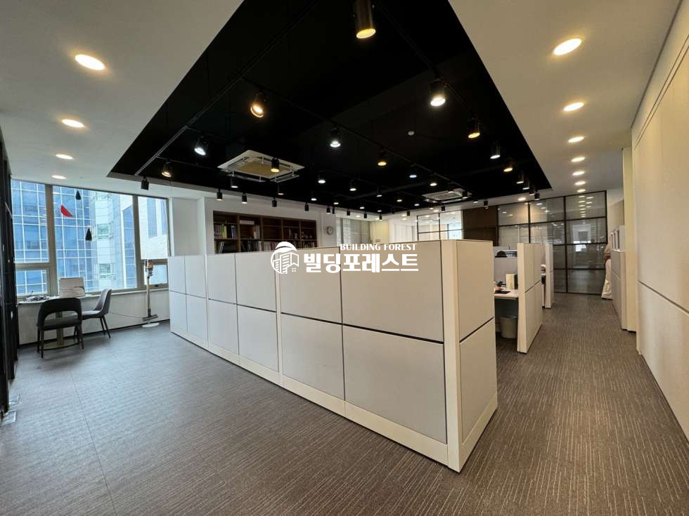 서울 강남구 역삼동 구역삼세무서사거리 인근 역삼로 메인 대로변 사무실 인테리어 최상 월세 매물번호 11956 사진 1