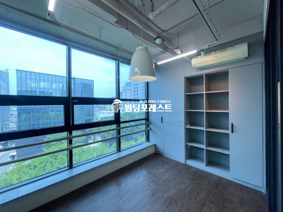 서울 강남구 논현동 강남구청역 초역세권 대로변 유리룸3개 논현동사무실 (전용 33평) 월세 매물번호 11480 사진 6