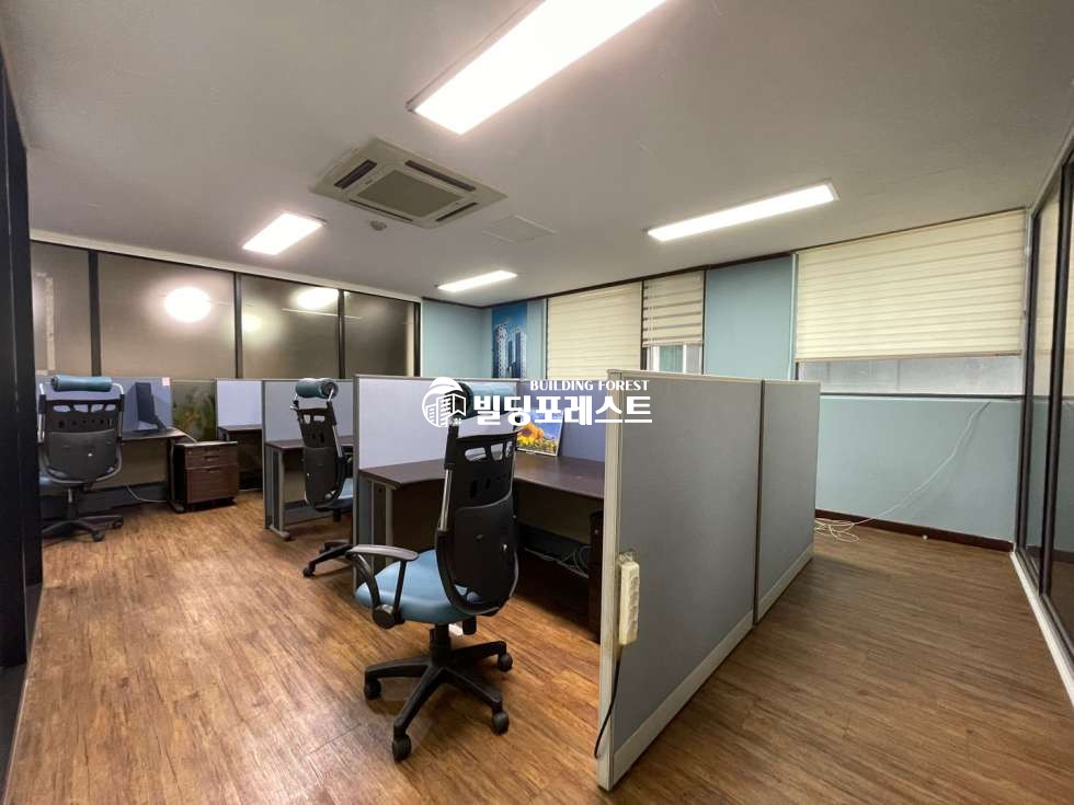 서울 강남구 역삼동 역삼역 도보 2분 가성비 좋은 홀+회의룸1개 사무실 (전용50평) 월세 매물번호 11112 사진 6
