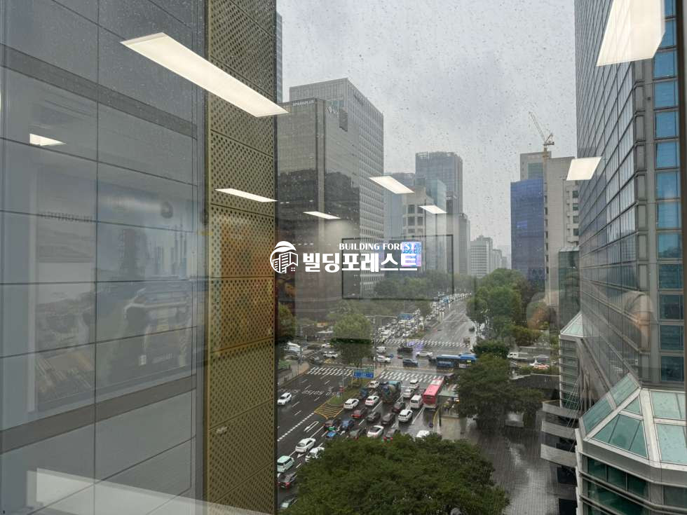 서울 강남구 역삼동 역삼역 초역세권 뷰 우수한 역삼동 룸5개 사무실 (전용 102평) 월세 매물번호 10932 사진 5