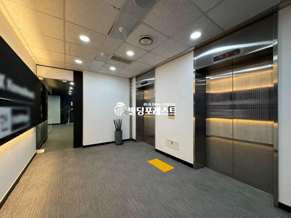 서울 강남구 역삼동 역삼역 초역세권 뷰 우수한 역삼동 룸5개 사무실 (전용 102평) 월세 매물번호 10932 사진 10