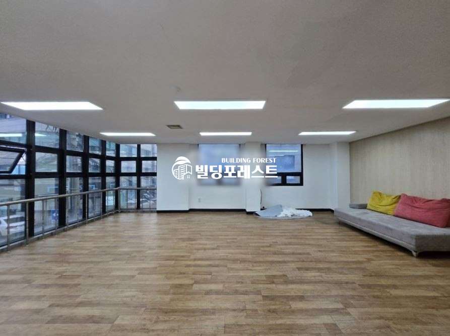 서울 서초구 양재동 양재동 양재천 인근 소형 가성비 사무실 (전용18평) 월세 매물번호 13089 사진 1