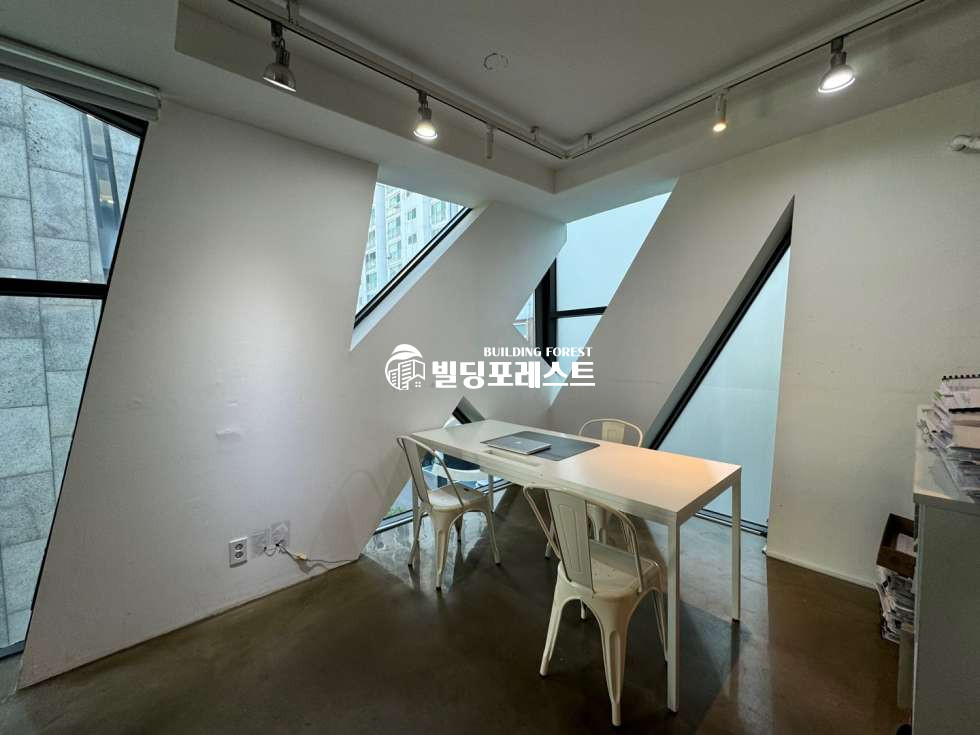 서울 강남구 청담동 강남사무실임대 청담역 역세권 청담사거리 이면 감각적인 외관 33평 월세 매물번호 13431 사진 4